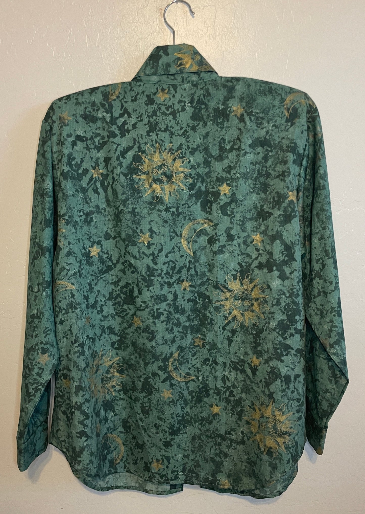 NWT Vintage Coral Long Sleeve Tapestry