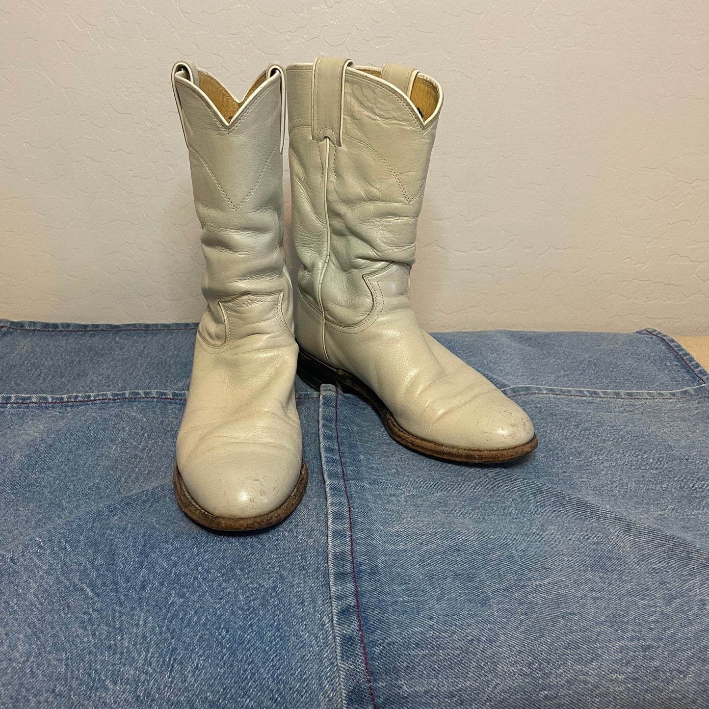 Vintage Ivory Justin Cowgirl Boots